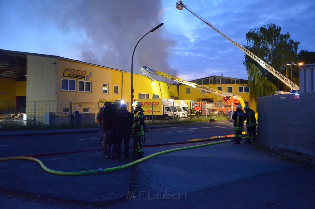 Grossfeuer Poco Lager Koeln Porz Gremberghoven Hansestr P281.JPG - Miklos Laubert